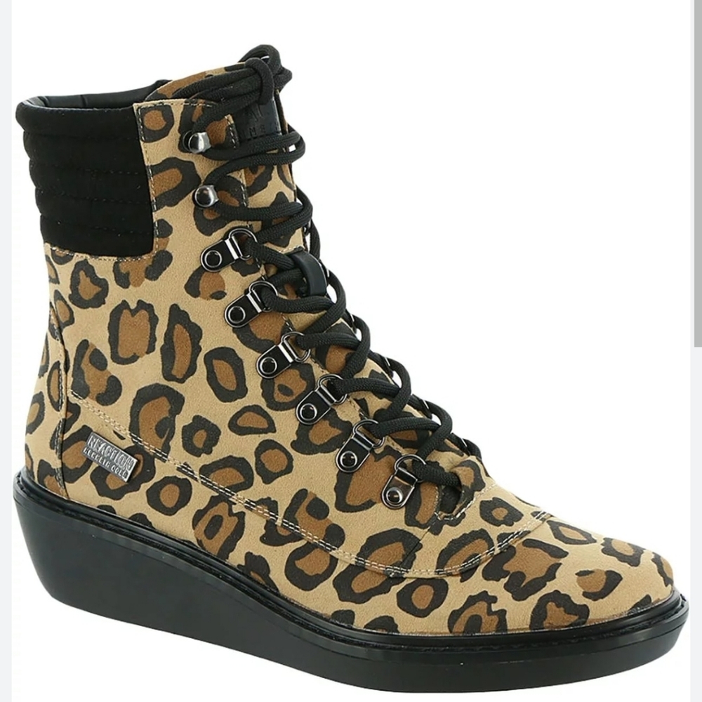 Kenneth Cole Rhyme Hiker Boots. Leopard Cheetah print. Size 6 EUC